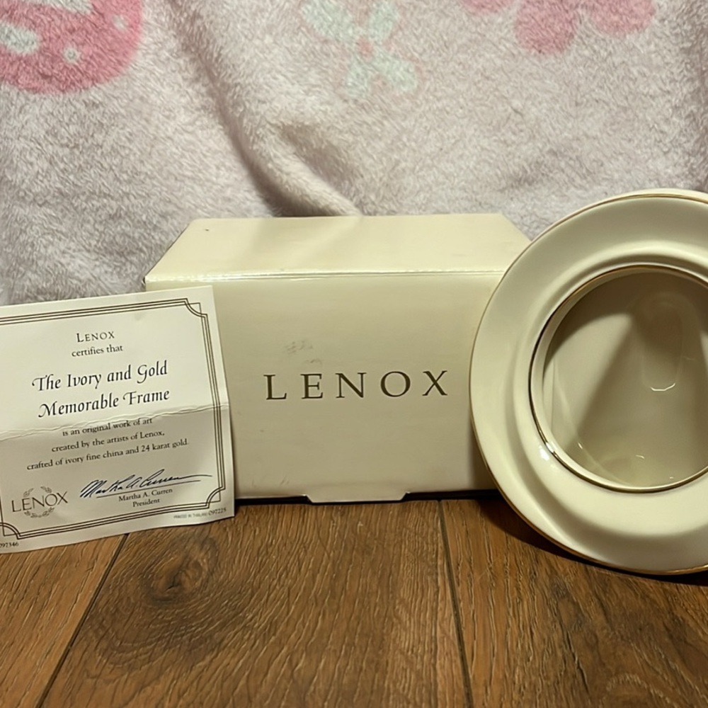 Lenox gold and ivory picture frame